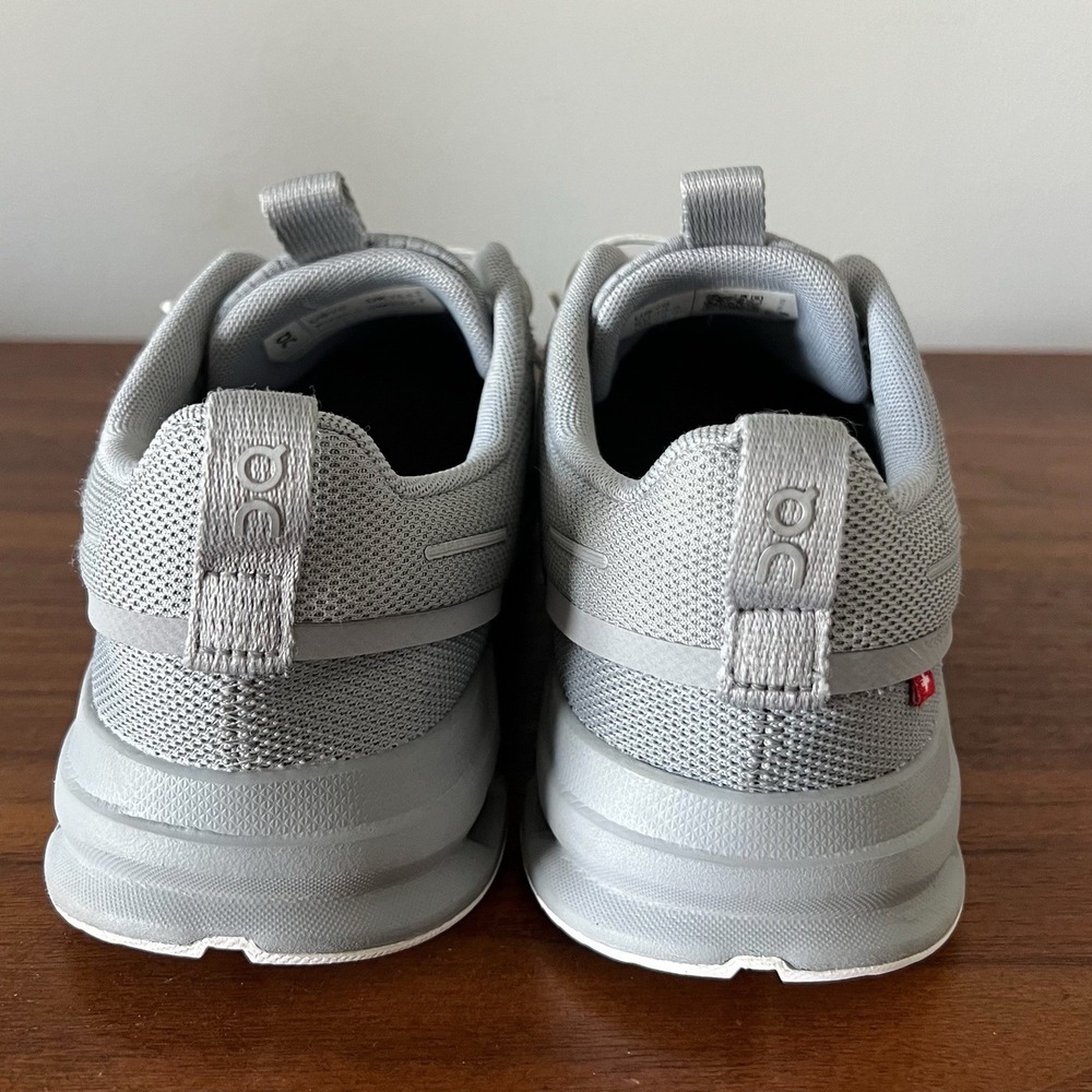 On Cloud Sky Shoes Big Kids Youth Size 6.5 Gray Running - Picture 3 of 7
